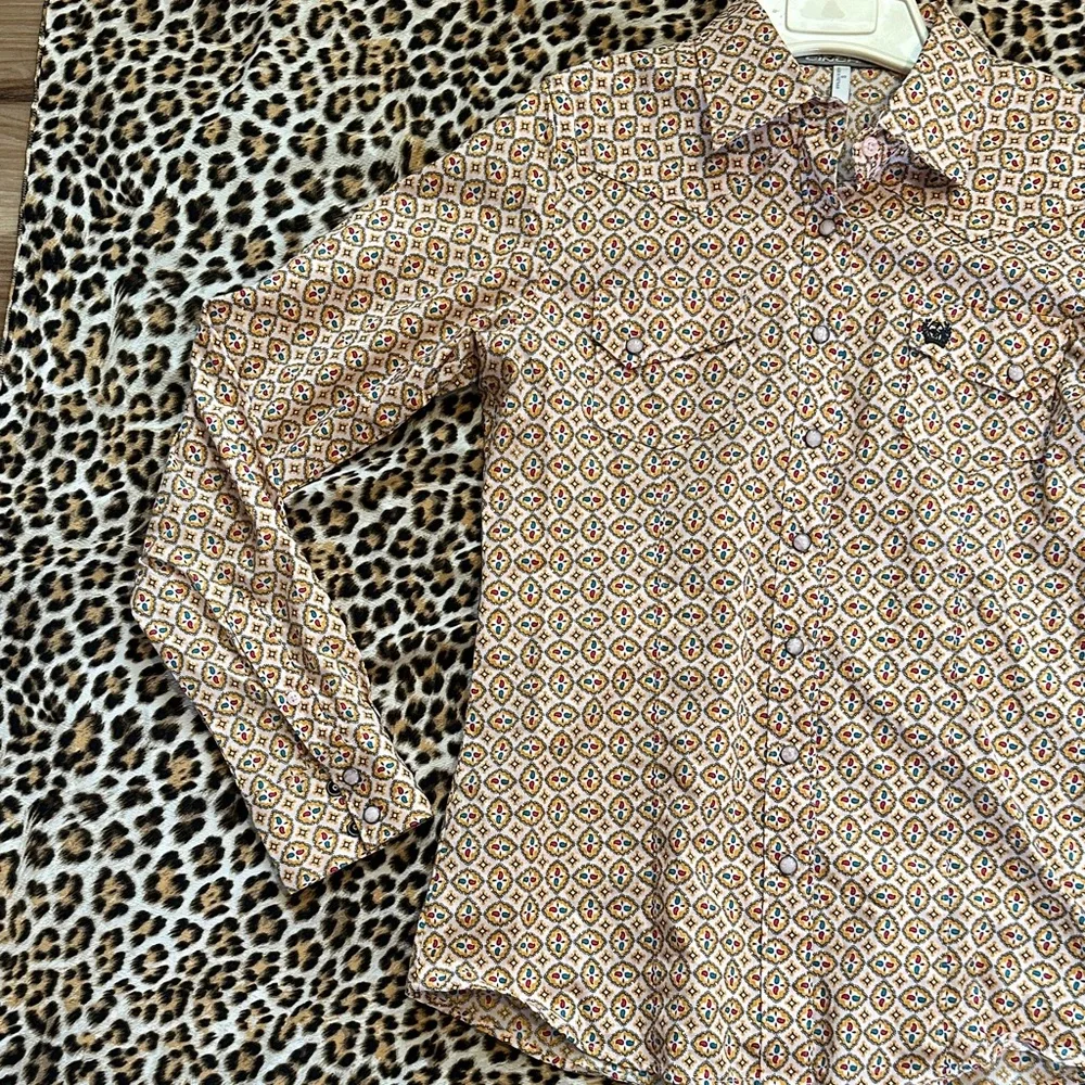 Cinch Women's Geometric Button Down Shirt - soft pink salmon with red and blue - Picture 5 of 6